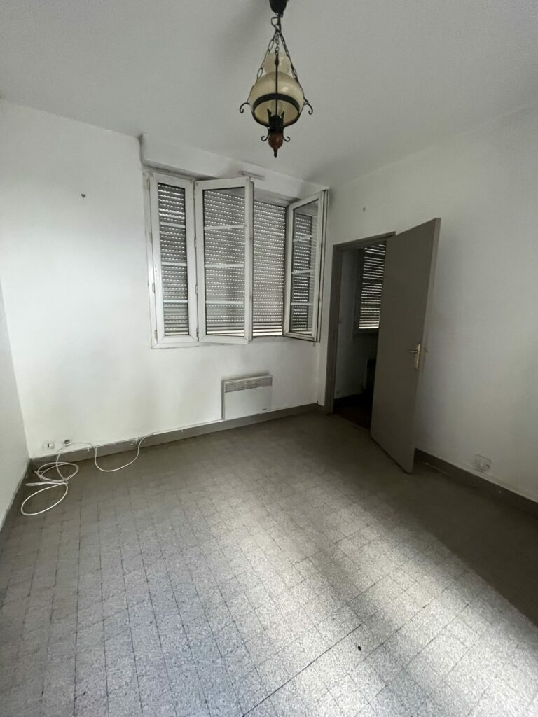Avant rénovation — studio à Dieppe (VG2A)